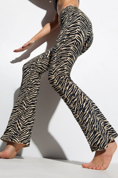 Funky Simplicity Flared Leggings
